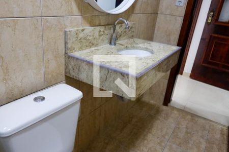 Casa à venda com 256m², 4 quartos e 4 vagas Casa à venda com 256m², 4 quartos e 4 vagasBanheiro