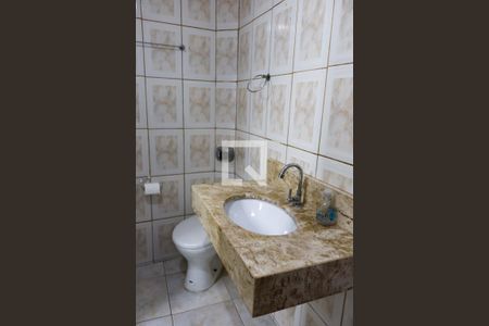 Casa à venda com 256m², 4 quartos e 4 vagas Casa à venda com 256m², 4 quartos e 4 vagasBanheiro 2