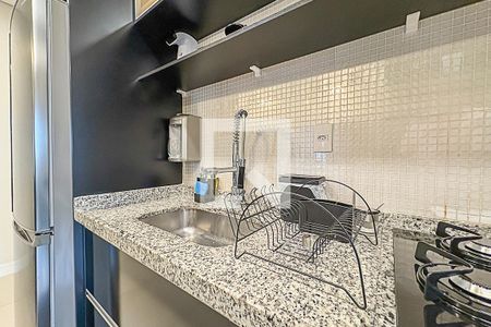 Apartamento à venda com 77m², 2 quartos e 2 vagas Apartamento à venda com 77m², 2 quartos e 2 vagasCozinha e Área de Serviço