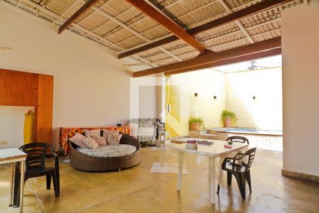 Casa para alugar com 195m², 2 quartos e 2 vagasÁrea externa