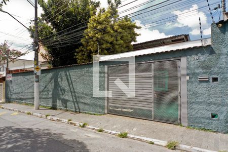 Casa para alugar com 195m², 2 quartos e 2 vagasFachada