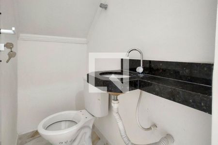 Lavabo de casa de condomínio para alugar com 2 quartos, 70m² em Vilamar, Praia Grande