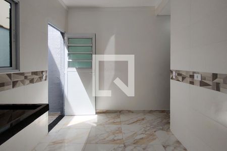 Cozinha de casa de condomínio para alugar com 2 quartos, 70m² em Vilamar, Praia Grande
