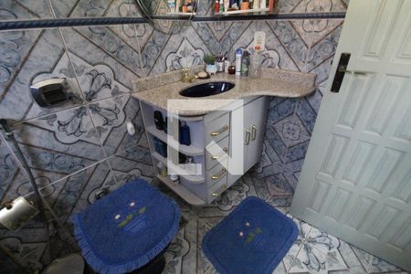 Casa de condomínio à venda com 210m², 4 quartos e 3 vagasBanheiro da suíte 1