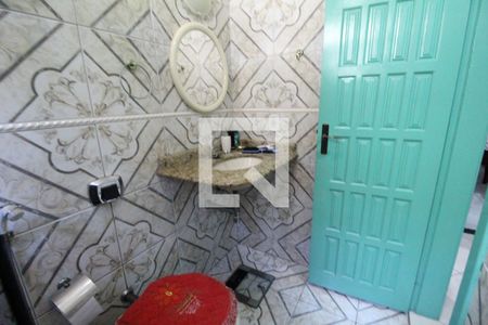 Casa de condomínio à venda com 210m², 4 quartos e 3 vagasBanheiro social