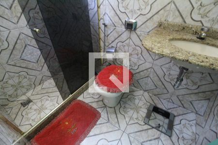 Casa de condomínio à venda com 210m², 4 quartos e 3 vagasBanheiro social