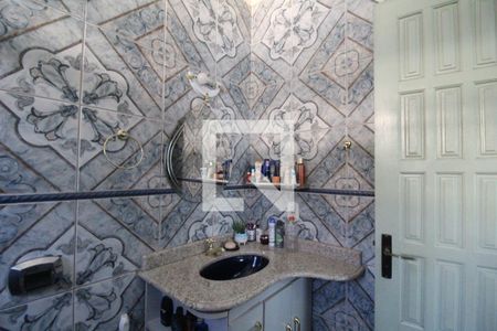 Casa de condomínio à venda com 210m², 4 quartos e 3 vagasBanheiro da suíte 1