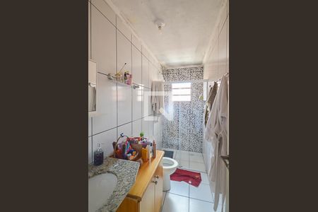 Casa à venda com 284m², 5 quartos e 3 vagasBanheiro 2