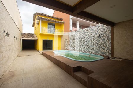Casa de condomínio à venda com 130m², 2 quartos e 5 vagas Casa de condomínio à venda com 130m², 2 quartos e 5 vagasQuintal