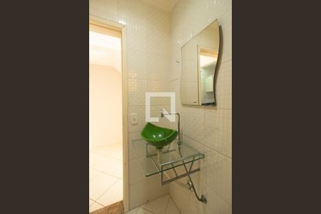 Casa de condomínio à venda com 130m², 2 quartos e 5 vagas Casa de condomínio à venda com 130m², 2 quartos e 5 vagasDetalhe do Banheiro Social