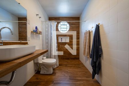 Casa à venda com 350m², 3 quartos e 3 vagasBanheiro da Suíte 1