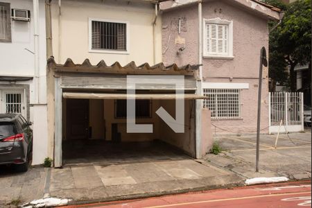 Casa à venda com 80m², 2 quartos e 2 vagasFachada