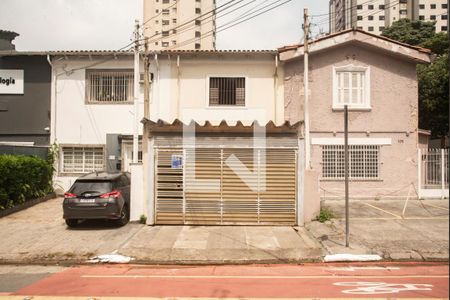 Casa à venda com 80m², 2 quartos e 2 vagasFachada