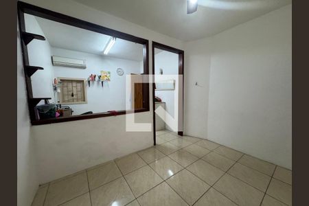 Casa à venda com 140m², 4 quartos e 1 vagaSalão