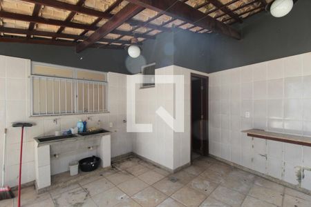 Casa à venda com 260m², 5 quartos e 6 vagasÁrea de Serviço