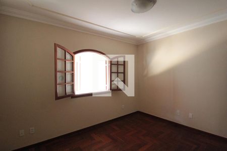Casa à venda com 260m², 5 quartos e 6 vagasQuarto