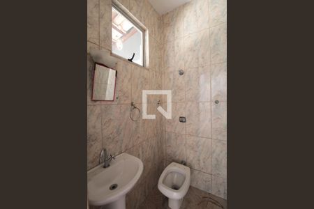 Casa à venda com 260m², 5 quartos e 6 vagasBanheiro de Serviço