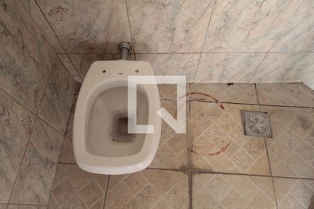 Casa à venda com 260m², 5 quartos e 6 vagasBanheiro de Serviço