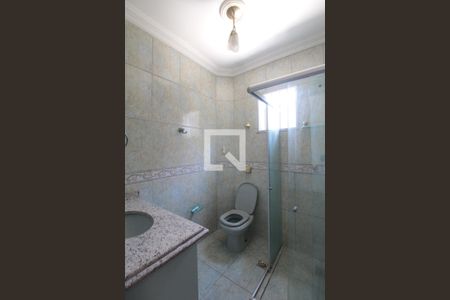 Casa à venda com 260m², 5 quartos e 6 vagasBanheiro da Suite 2