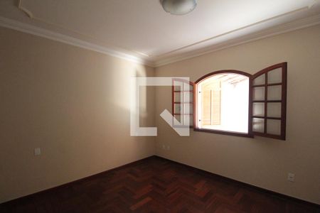 Casa à venda com 260m², 5 quartos e 6 vagasQuarto