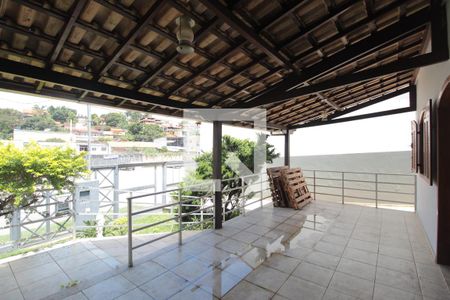 Casa à venda com 260m², 5 quartos e 6 vagasFachada
