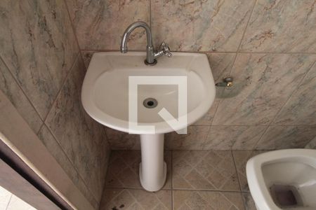 Casa à venda com 260m², 5 quartos e 6 vagasBanheiro de Serviço