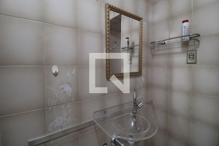 Casa à venda com 220m², 4 quartos e 2 vagasBanheiro 1