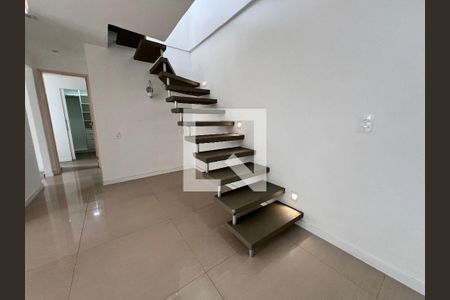 Apartamento para alugar com 143m², 3 quartos e 2 vagasEscada - Segundo Andar