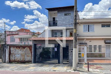 Casa à venda com 219m², 3 quartos e 3 vagasFachada + plaquinha