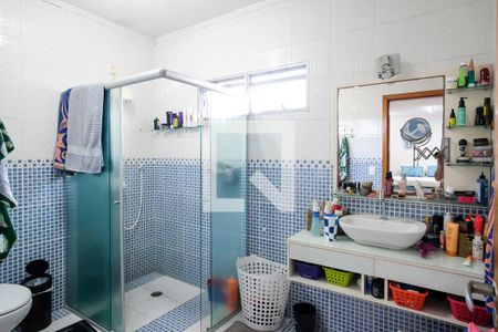 Casa à venda com 219m², 3 quartos e 3 vagasBanheiro da suíte