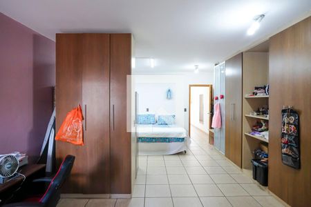 Casa à venda com 219m², 3 quartos e 3 vagasSuíte