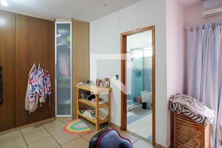 Casa à venda com 219m², 3 quartos e 3 vagasSuíte