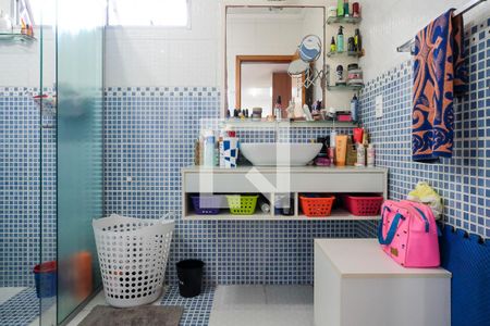 Casa à venda com 219m², 3 quartos e 3 vagasBanheiro da suíte