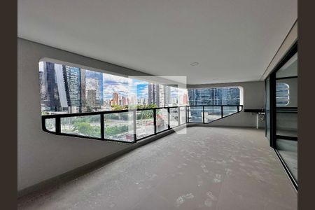 Apartamento à venda com 162m², 3 quartos e 3 vagas Apartamento à venda com 162m², 3 quartos e 3 vagasVaranda