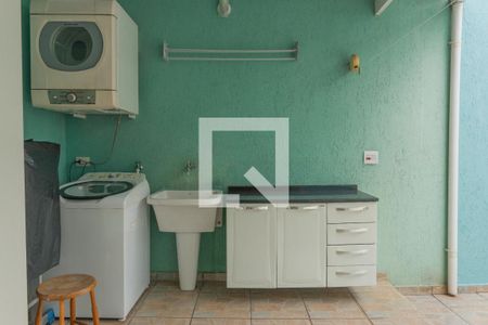 Casa à venda com 230m², 3 quartos e 3 vagasLavanderia