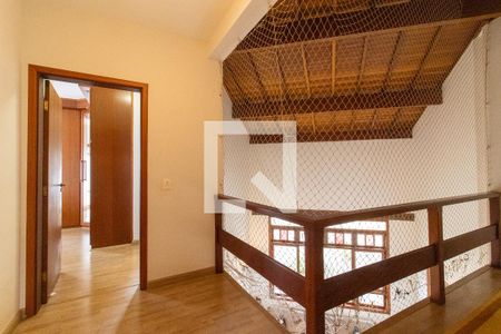 Casa de condomínio à venda com 445m², 3 quartos e 4 vagasEscada