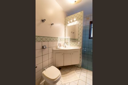 Casa de condomínio à venda com 445m², 3 quartos e 4 vagasBanheiro