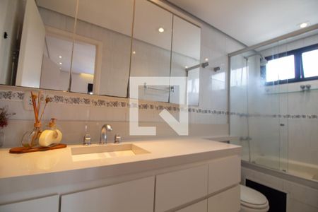 Apartamento à venda com 138m², 3 quartos e 2 vagasBanheiro da Suíte