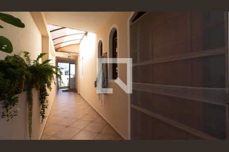 Casa à venda com 200m², 3 quartos e 5 vagas Casa à venda com 200m², 3 quartos e 5 vagasCorredor