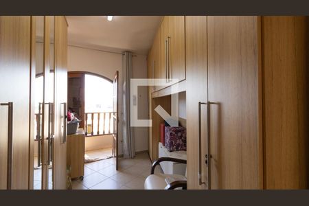 Casa à venda com 200m², 3 quartos e 5 vagas Casa à venda com 200m², 3 quartos e 5 vagasQuarto 2