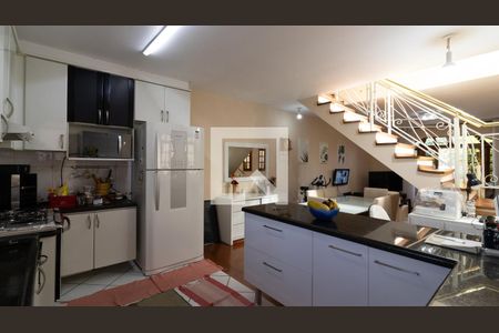 Casa à venda com 200m², 3 quartos e 5 vagas Casa à venda com 200m², 3 quartos e 5 vagasCozinha