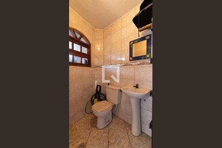 Casa à venda com 200m², 3 quartos e 5 vagas Casa à venda com 200m², 3 quartos e 5 vagasBanheiro de serviço 2