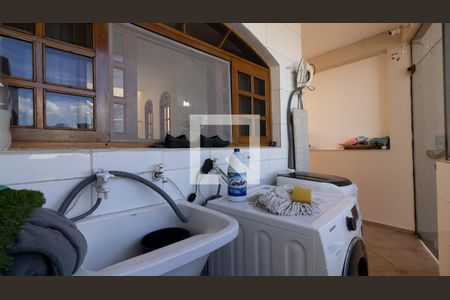 Casa à venda com 200m², 3 quartos e 5 vagas Casa à venda com 200m², 3 quartos e 5 vagasÁrea de Serviço