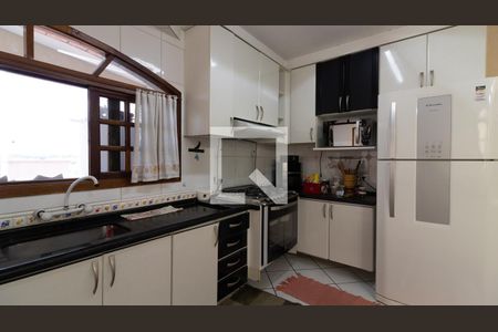 Casa à venda com 200m², 3 quartos e 5 vagas Casa à venda com 200m², 3 quartos e 5 vagasCozinha