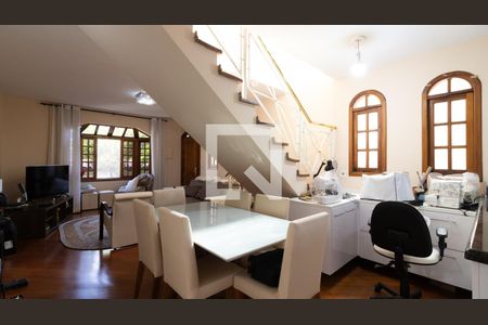 Casa à venda com 200m², 3 quartos e 5 vagas Casa à venda com 200m², 3 quartos e 5 vagasCozinha