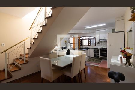 Casa à venda com 200m², 3 quartos e 5 vagas Casa à venda com 200m², 3 quartos e 5 vagasCozinha