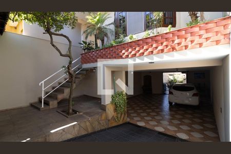 Casa à venda com 200m², 3 quartos e 5 vagas Casa à venda com 200m², 3 quartos e 5 vagasGaragem