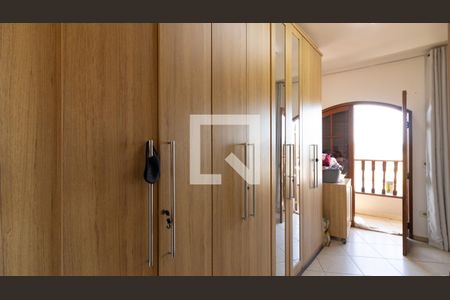 Casa à venda com 200m², 3 quartos e 5 vagas Casa à venda com 200m², 3 quartos e 5 vagasQuarto 2