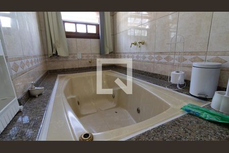 Casa à venda com 200m², 3 quartos e 5 vagas Casa à venda com 200m², 3 quartos e 5 vagasBanheiro da Suíte