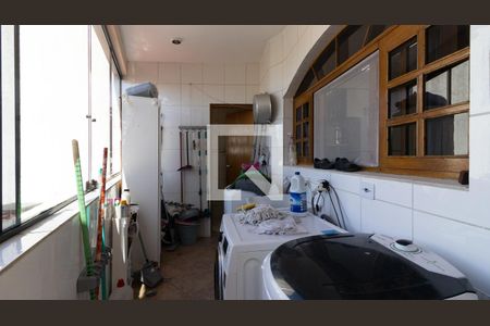 Casa à venda com 200m², 3 quartos e 5 vagas Casa à venda com 200m², 3 quartos e 5 vagasÁrea de Serviço